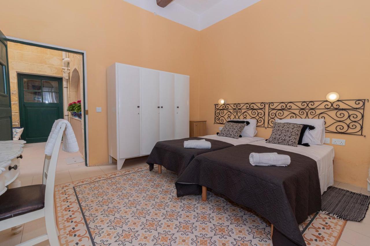 セント・ポールズ・ベイ Casa Ricca Bed & Breakfast エクステリア 写真
