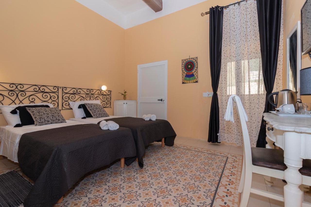 セント・ポールズ・ベイ Casa Ricca Bed & Breakfast エクステリア 写真