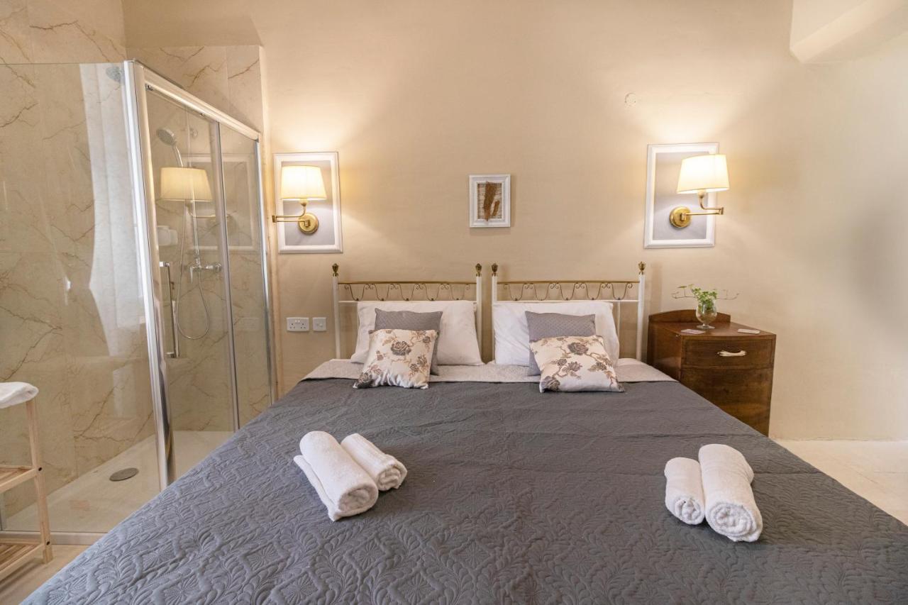 セント・ポールズ・ベイ Casa Ricca Bed & Breakfast エクステリア 写真