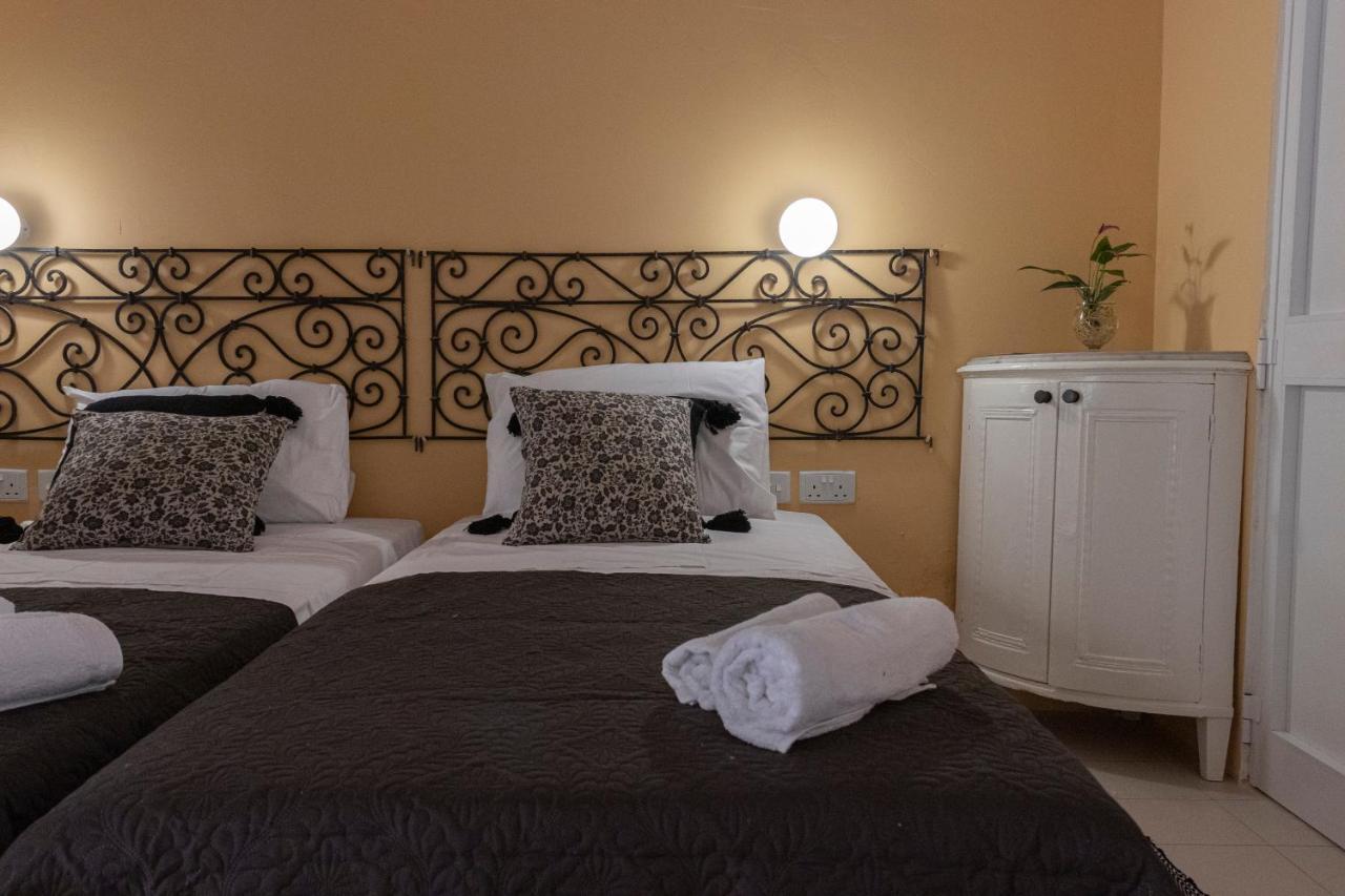 セント・ポールズ・ベイ Casa Ricca Bed & Breakfast エクステリア 写真